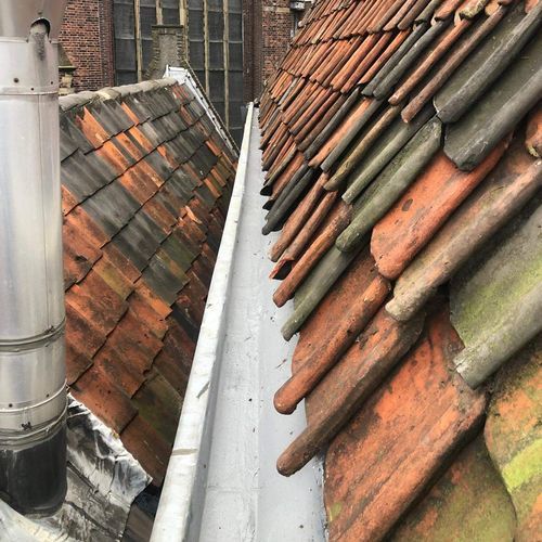 Oude dakgoot weer helemaal nieuw Dakgoot in Wormerveer reparatie